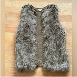 Xhilaration Faux Fur Vest in Taupe Brown beige sweater medium M